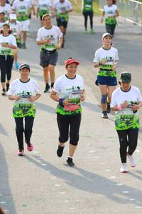 BIB: 788
                            <button type="button" onclick="openModal(3555523)" class="btn btn-primary btn-sm float-right btn-popup" data-toggle="modal" data-target=".modal-high-quality">
                        <i class="fas fa-shopping-cart"></i> Add to Cart
                    </button>
                                            <button type="button" onclick="isThisMe(3555523, true)" class="btn btn-success btn-sm float-right btn-popup btn-isme hidden" data-toggle="tooltip" data-placement="bottom" title="นี่คือรูปของคุณใช่ไหม คลิกที่นี่เพื่อเอาเข้าอัลบั้ม">
                        <i class="fas fa-plus"></i> Add to album
                    </button>
                    <button type="button" onclick="isThisMe(3555523, false)" class="btn btn-warning btn-sm float-right btn-popup btn-isnotme hidden">
                        <i class="fas fa-ban"></i> Remove from album
                    </button>